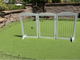 Freestanding/foldable gate 61" × 31