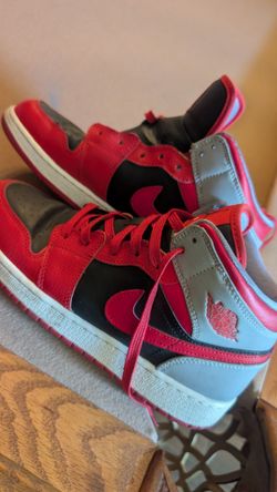 Nike Air Jordan 1 Mid Fire Red Black