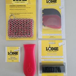 LODGE Cast Iron ChainMail Scrubbing Pad, Rust Eraser, Silicone Holder, Pan Scrap