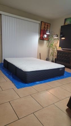 NEW QUEEN SIZE DOBLE SIDED SERTA HOSPITALITY MATTRESS FOR SALE! IN EXCELLENT CONDITION, FREE DELIVERY
