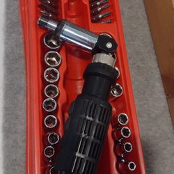  Adjustable Ratchet Screwdriver And Bits Set Used Still Working 15 Or Best Offer