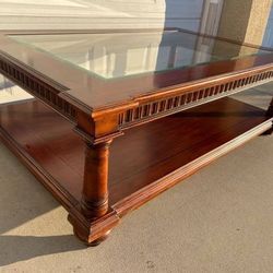 Supper Large Coffee Table with Glass Top Dimensions: 60”x40”x20”(H) 