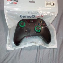 Black - Xbox One Wireless Controller 