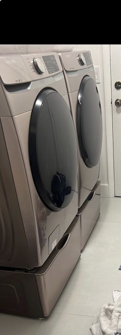 Samsung WE402NC/A3 Laundry Pedestals Set of 2 - Champagne - Excellent condition