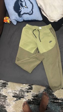 Nike tech “Olive” medium