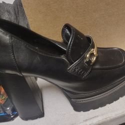 SIZE 10 WOMEN'S 3" high heeled loafer 