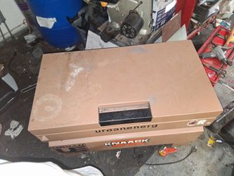 It's a good toolbox.Everything works the wheels work good opens app good, no.Dents