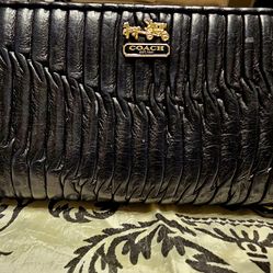 AUTHENTIC- Vintage Coach Pleated Wallet Timeless Classic- $50