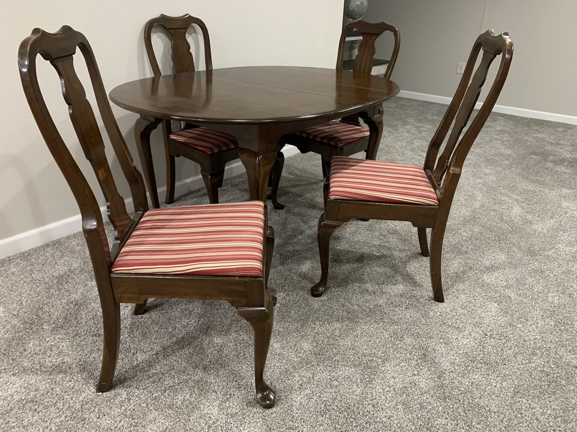 Wood Kitchen Table W Leaf And 6 Chairs 