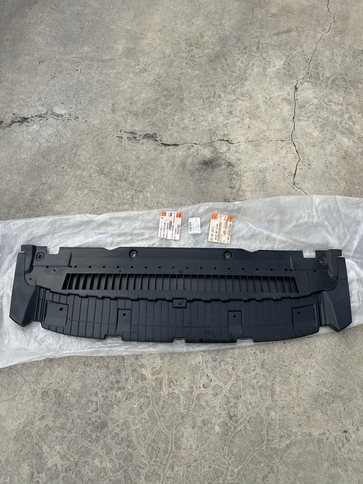 New 2013-2016 AUDI ALLROAD Front Bumper Lower Panel 8K0-807-233-C