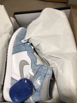 Jordan 1 Hyper Royal 