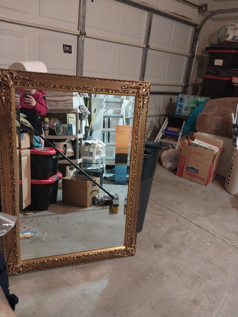 Mirror .Pick Up. 50$ Obo