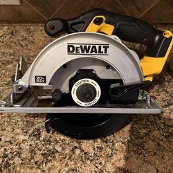 Dewalt 20v 6 1/2” Circular Saw • New• DCS393