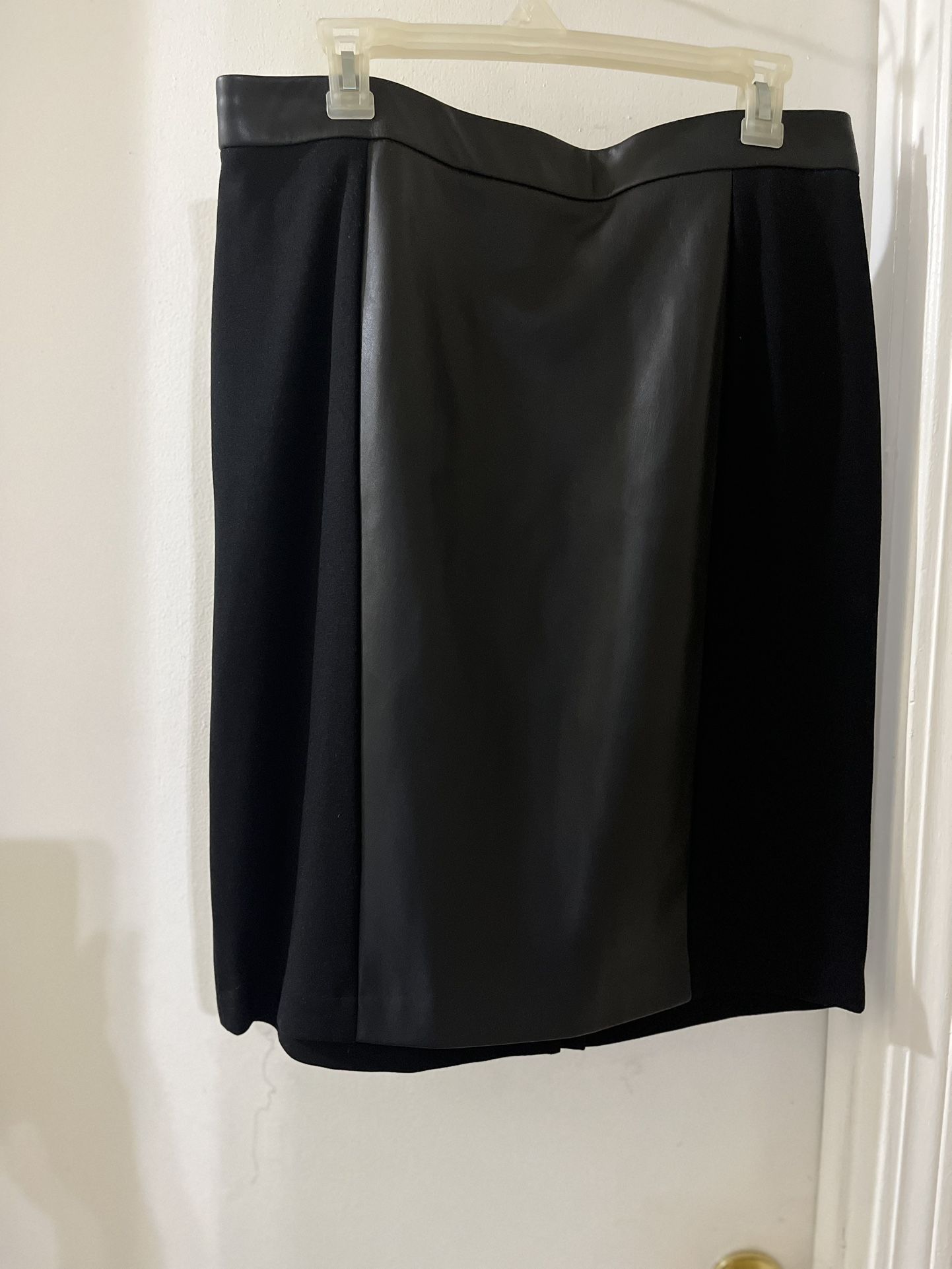Woman’s Leather Pull On Shirt (sz M) New