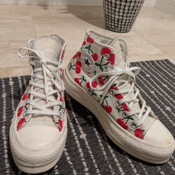 Converse Shoes Size 6