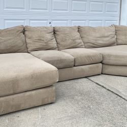 Beautiful Beige Sectional Couch!😍
