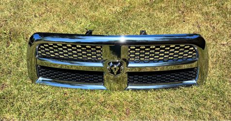 RAM Grille - Black center/Chrome outer