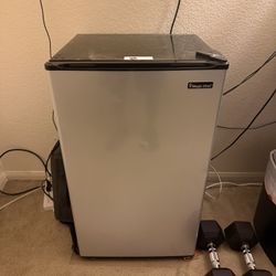 ✨🔥 Mini Fridge – Magic Chef – LIKE NEW! 🔥✨  $125 OBO – MUST GO!