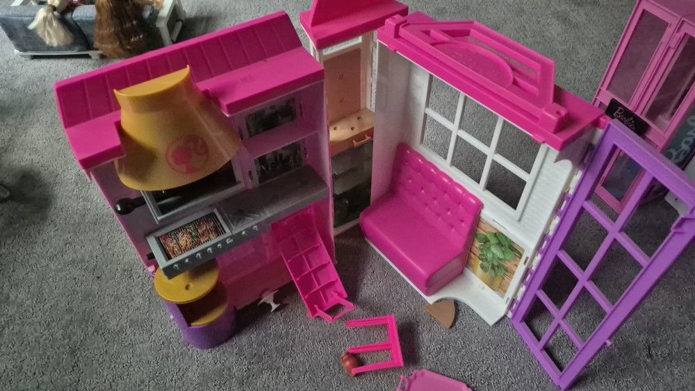 Barbie Restaurant With Fridge And Food Vehicles And Accessories 
