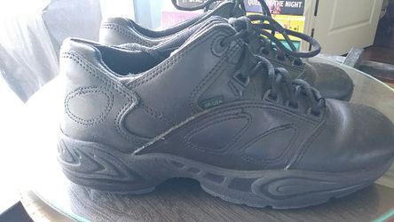 Mens size 9 leather Reeboks