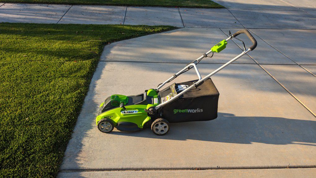Greenworks 40V 16" Cordless (Push) Lawn Mower (75+ Compatible Tools), 4.0Ah Battery and Charger Included

