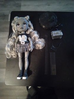 Rainbow High Doll Luna