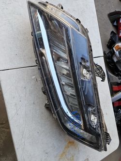 Honda Odyssey Left Headlight Oem lid