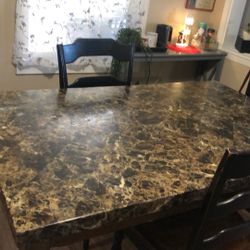 Dinning Table With 4 Chairs 