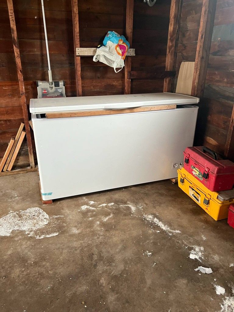Criterion® 18.3 cu.ft. White Manual Defrost Chest Freezer