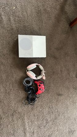 300$ rarely used xbox one S controller headphones and all cords needed