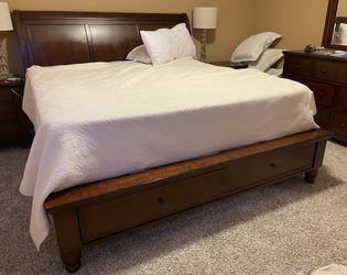 Bedroom Furniture Set. Aspenhome
