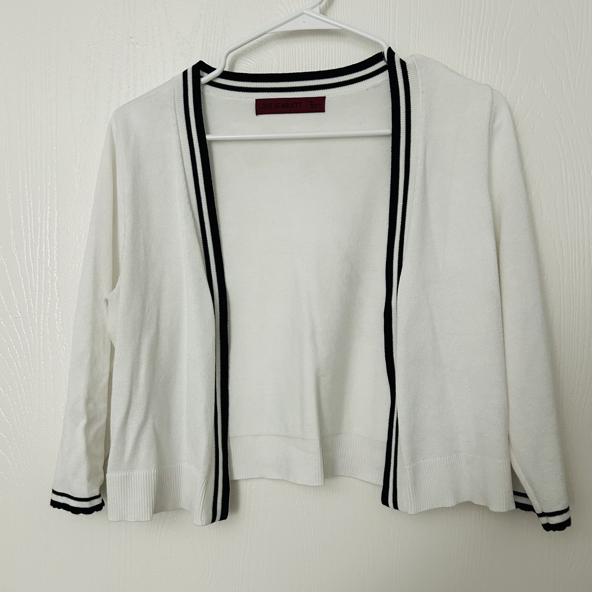 ✨Women’s White & Black,Medium ,Red Scarlet Cardigan 