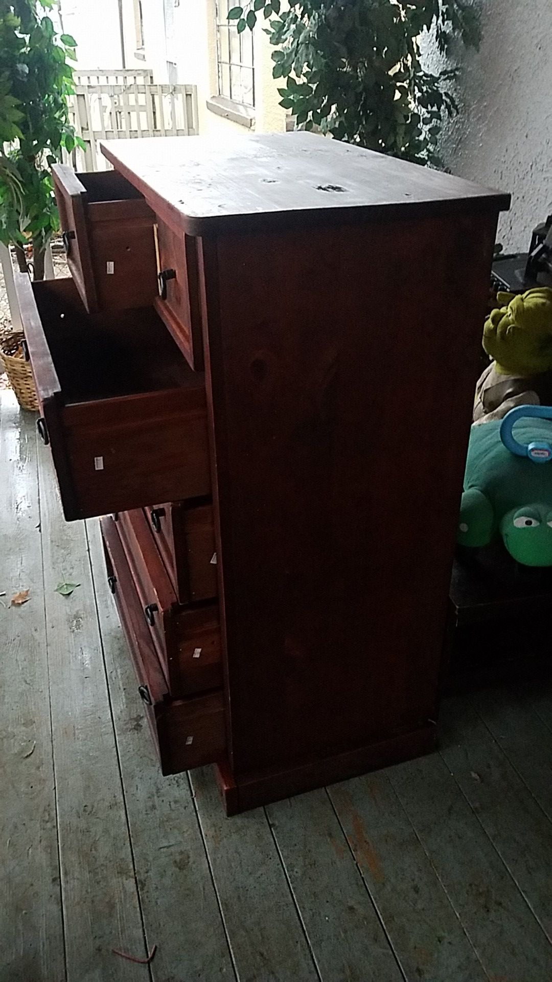 Solid wood dresser 6 drawer