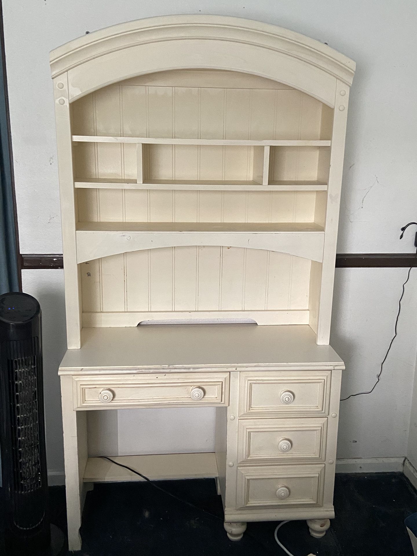White Desk And Hutch