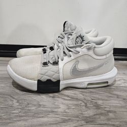Nike LeBron Witness 8 VIII Lakers Size 11