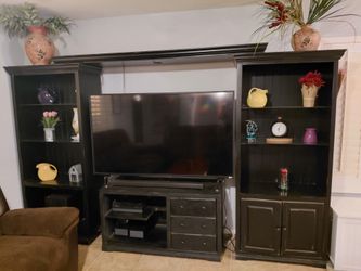 Entertainment center