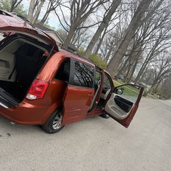 Dodge grand caravan 2012 good condition255,818 miles  $2900 obo