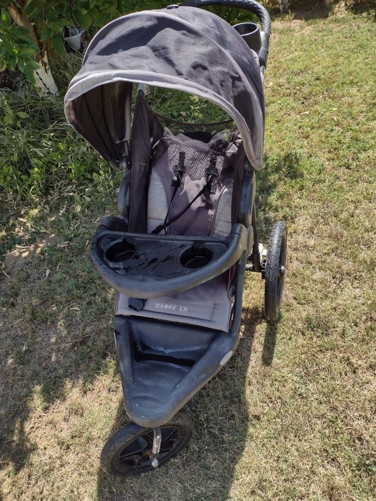 BABY STROLLER. USED GOOD CONDITIONS 3 WHEELS.  $20