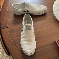 Nike Janoski White Slipping Shoes. 10.5. Clean. Barely Worn