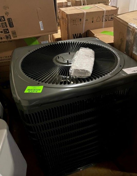 Goodman GSZ 2 Ton 14 SEER Goodman Heat Pump 3J for Sale in Chicago, IL