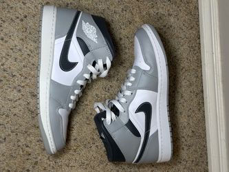 Nike Air Jordan 1 Mid Sneakers 9mens