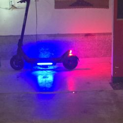 Phantom GoGo Electric Scooter – Like New, Used Under 1 Hour