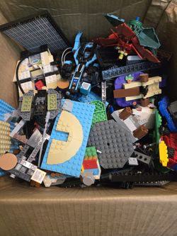 12.4lbs Of Lego Bulk With Possible Sets