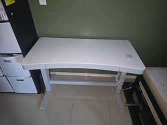 Sit and stand table