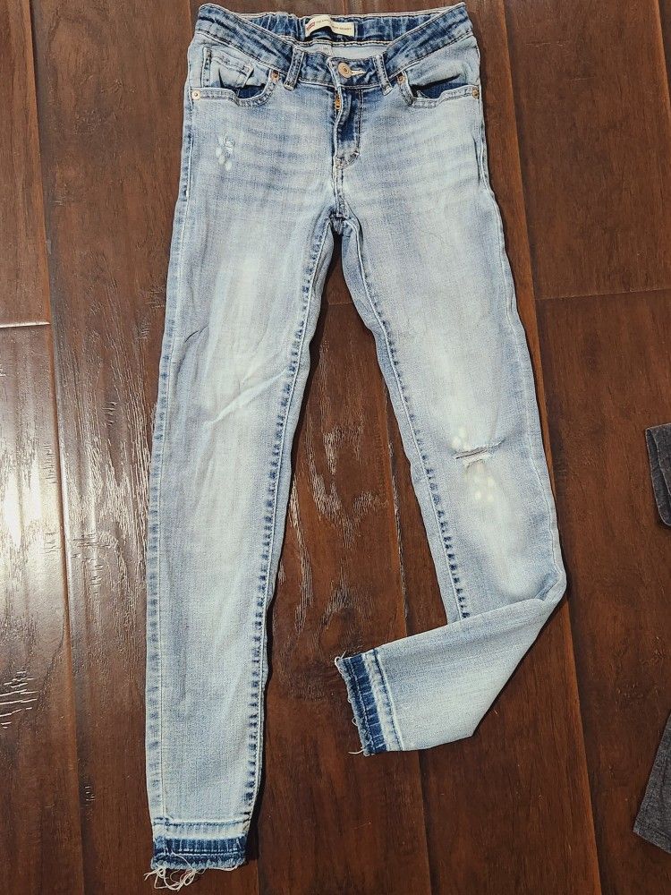 Girls distressed Levi's skinny jeans size 9