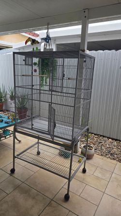 Jaula Gris Para Aves En Buenas Condiciones