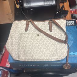 Micheal Kors Purse 