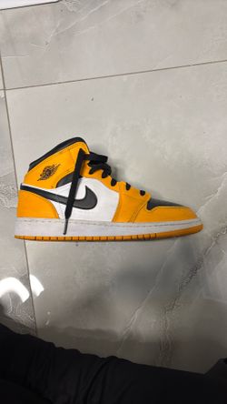 Jordan one yellow and black  size 7