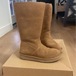 Boots UGG Semi New Size 5 