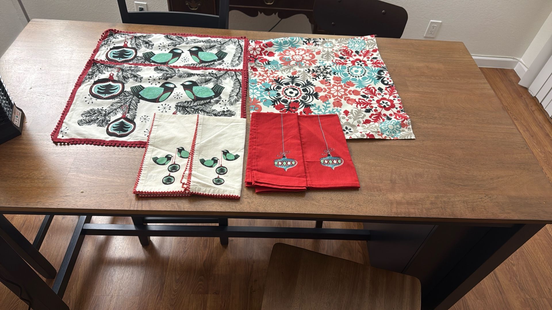 World market Holiday Placemats And Napkins Set Of 4 Total